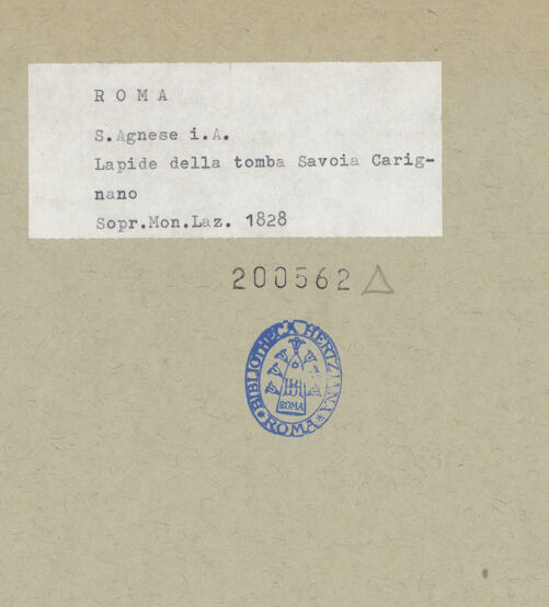 Rückseite von Sopr. Mon. Laz. [https://www.deutsche-digitale-bibliothek.de/content/lizenzen/rv-ez/] Grabinschrift für Leopoldina Maria di Savoia-Carignano (gest. 1807) - Gesamtansicht, bh200562_recto. Foto.