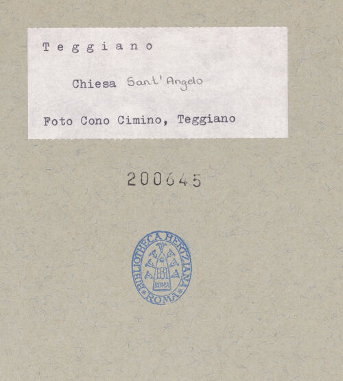 Rückseite von Cimino, Cono (Teggiano) [https://www.deutsche-digitale-bibliothek.de/content/lizenzen/rv-ez/] Sant'Angelo - Fassade, Portikus und Campanile, bh200645_recto. Foto: Cimino, Cono.