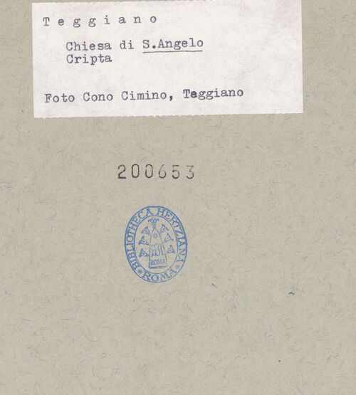 Rückseite von Cimino, Cono (Teggiano) [https://www.deutsche-digitale-bibliothek.de/content/lizenzen/rv-ez/] Kapitell 1 - Seitenansicht, bh200653_recto. Foto: Cimino, Cono.