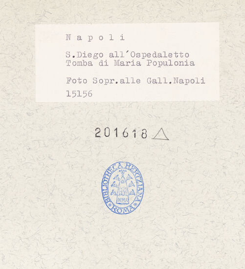 Rückseite von Sopr. BAS NA [https://www.deutsche-digitale-bibliothek.de/content/lizenzen/rv-ez/] Grabmal der Anna Maria Arduino von Piombino - Gesamtansicht, bh201618_recto. Foto.