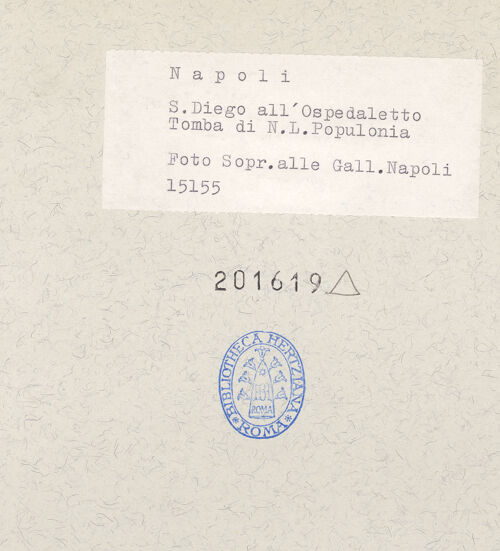 Rückseite von Sopr. BAS NA [https://www.deutsche-digitale-bibliothek.de/content/lizenzen/rv-ez/] Grabmal des Nicolò Ludovisi von Piombino - Gesamtansicht, bh201619_recto. Foto.