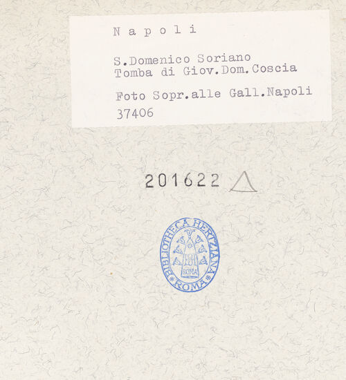 Rückseite von Sopr. BAS NA [https://www.deutsche-digitale-bibliothek.de/content/lizenzen/rv-ez/] Grabmal des Giovanni Domenico Coscia - Gesamtansicht, bh201622_recto. Foto.