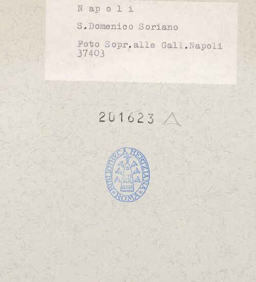 Rückseite von Sopr. BAS NA [https://www.deutsche-digitale-bibliothek.de/content/lizenzen/rv-ez/] San Domenico Soriano - Dekoration eines Grabmals oder eines Altars, bh201623_recto. Foto.