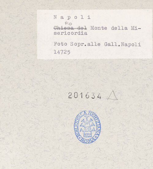 Rückseite von Sopr. BAS NA [https://www.deutsche-digitale-bibliothek.de/content/lizenzen/rv-ez/] Pio Monte della Misericordia - Ansicht nach der Empore, bh201634_recto. Foto.