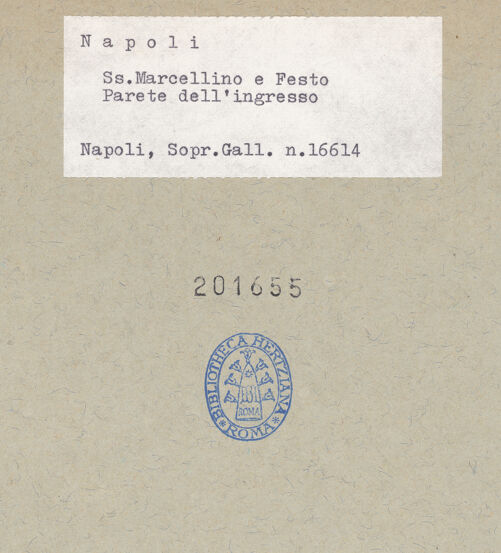 Rückseite von Sopr. BAS NA [https://www.deutsche-digitale-bibliothek.de/content/lizenzen/rv-ez/] Santi Marcellino e Festo - Langhaus, Blick in Richtung Innenfassade, Empore, bh201655_recto. Foto.