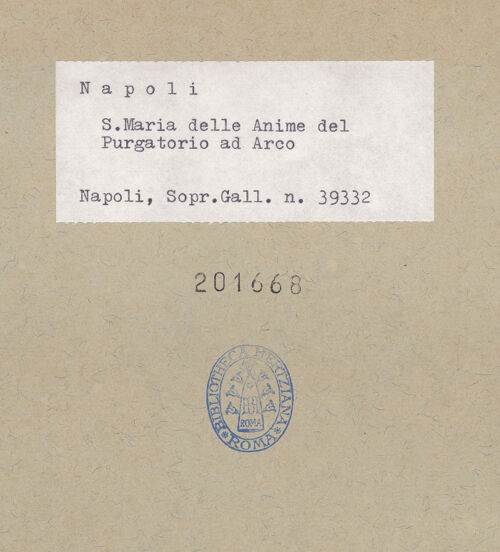 Rückseite von Sopr. BAS NA [https://www.deutsche-digitale-bibliothek.de/content/lizenzen/rv-ez/] Santa Maria delle Anime del Purgatorio - Hauptaltar, bh201668_recto. Foto.