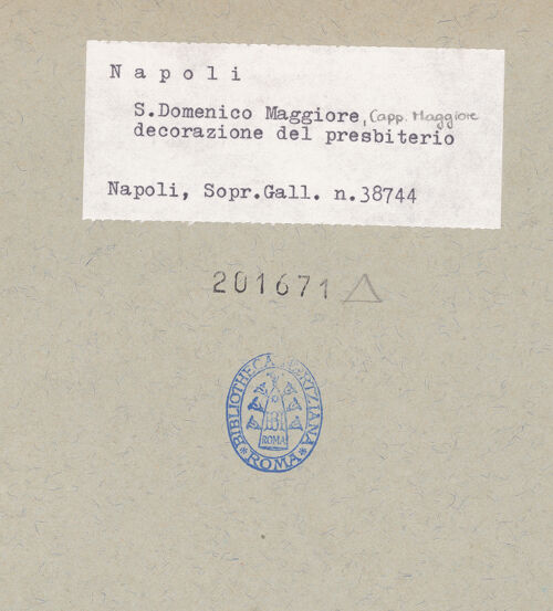 Rückseite von Sopr. BAS NA [https://www.deutsche-digitale-bibliothek.de/content/lizenzen/rv-ez/] Presbyterium und Hauptaltar - Rechte Kathedra, Detail, bh201671_recto. Foto.