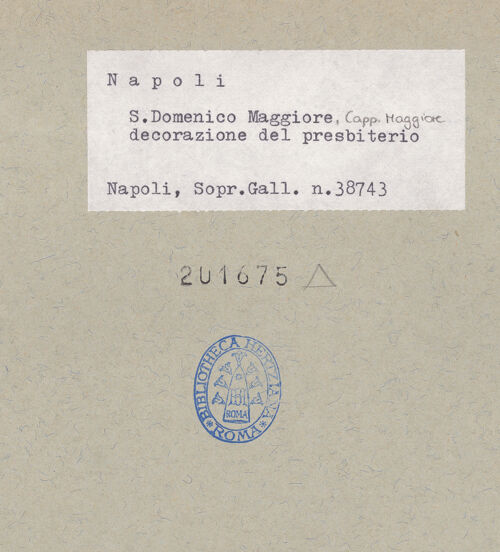 Rückseite von Sopr. BAS NA [https://www.deutsche-digitale-bibliothek.de/content/lizenzen/rv-ez/] Presbyterium und Hauptaltar - Rechte Kathedra, Detail, bh201675_recto. Foto.