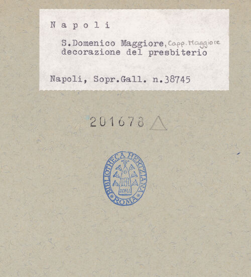 Rückseite von Sopr. BAS NA [https://www.deutsche-digitale-bibliothek.de/content/lizenzen/rv-ez/] Presbyterium und Hauptaltar - Rechte Kathedra, Detail, bh201678_recto. Foto.