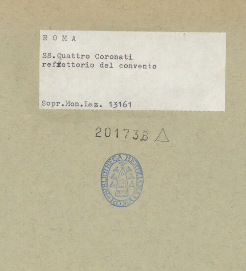 Rückseite von Soprintendenza dei Monumenti del Lazio [https://www.deutsche-digitale-bibliothek.de/content/lizenzen/rv-ez/] Santi Quattro CoronatiInneres - Blick in das Refektorium, bh201738_recto. Foto.