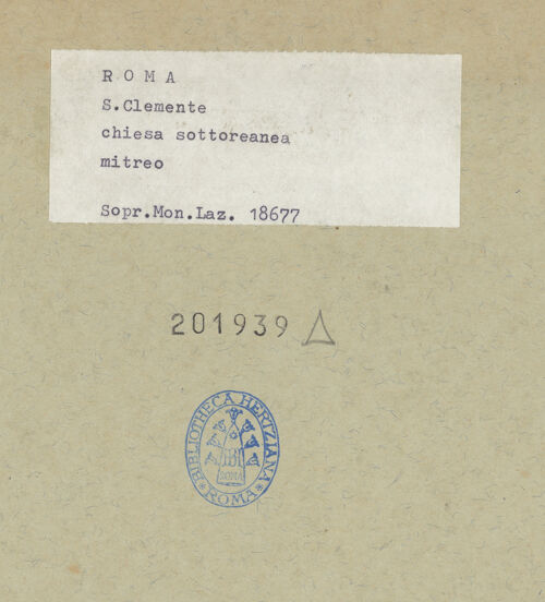 Rückseite von Sopr.Mon.Laz. [https://www.deutsche-digitale-bibliothek.de/content/lizenzen/rv-ez/] San ClementeMithrasheiligtum - , bh201939_recto. Foto.