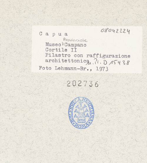 Rückseite von Bibliotheca Hertziana [https://www.deutsche-digitale-bibliothek.de/content/lizenzen/rv-fz/] Relieffragment mit der Darstellung vom Stadttor - Gesamtansicht, bh202736_recto. Foto: Lehmann-Brockhaus, Otto.