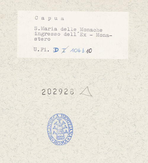 Rückseite von Bibliotheca Hertziana [https://www.deutsche-digitale-bibliothek.de/content/lizenzen/rv-fz/] Santa Maria delle Dame Monache - Eingangsbereich des Klosters, bh202928_recto. Foto.