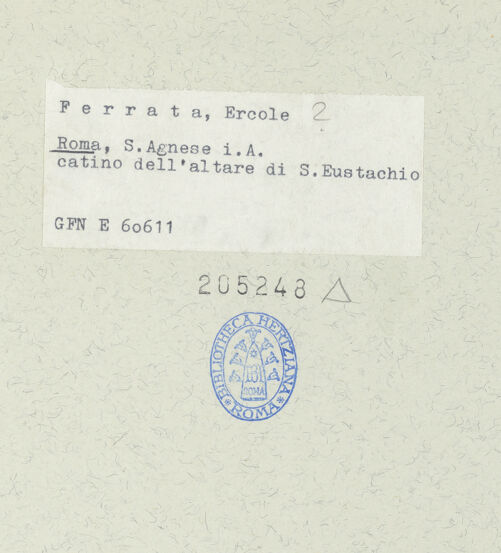 Rückseite von ICCD [https://www.deutsche-digitale-bibliothek.de/content/lizenzen/rv-ez/] Stuckdekoration mit Engel und Putten mit den Attributen der jeweiligen HeiligenKalottenrelief über dem Nischenaltar des heiligen Eustachius: musizierende Engel, einer spielt Orgel und Putten mit Helm und Schwert - Gesamtansicht, bh205248_recto. Foto.