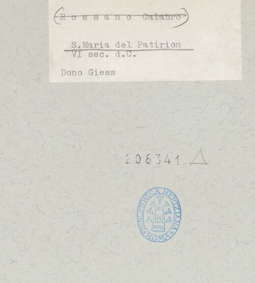 Rückseite von unbekannt [https://www.deutsche-digitale-bibliothek.de/content/lizenzen/rv-ez/] Santa Maria del PatireRückfassade mit Apsiden - Gesamtansicht, von Osten, bh206341_recto. Foto.