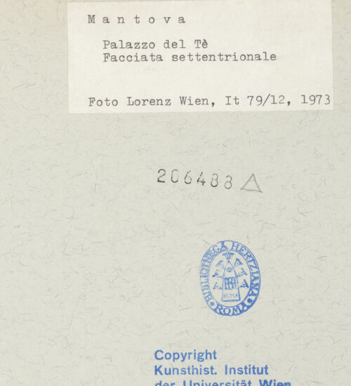 Rückseite von Kunsthistorisches Institut der Universität Wien [https://www.deutsche-digitale-bibliothek.de/content/lizenzen/rv-ez/] Palazzo del TèNordfassade - Östliche Fensterachsen, aus Nordwesten, bh206488_recto. Foto: Lorenz, Wien.