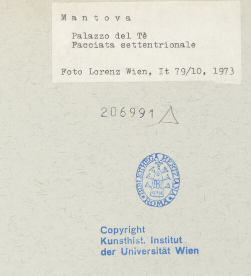 Rückseite von Kunsthistorisches Institut der Universität Wien [https://www.deutsche-digitale-bibliothek.de/content/lizenzen/rv-ez/] Palazzo del TèNordfassade - Loggia und westliche Fensterachsen, aus Nordosten, bh206991_recto. Foto: Lorenz, Wien.