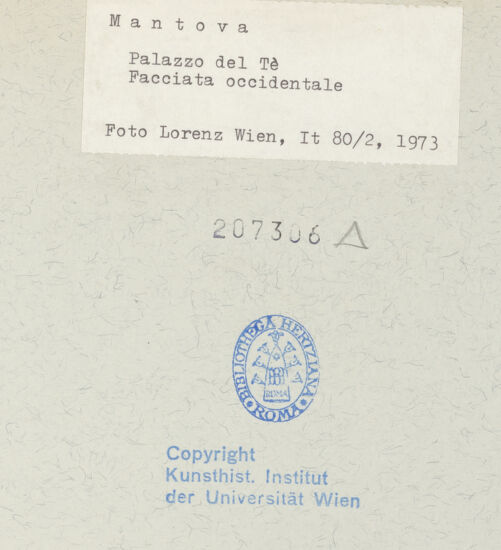 Rückseite von Kunsthistorisches Institut der Universität Wien [https://www.deutsche-digitale-bibliothek.de/content/lizenzen/rv-ez/] Palazzo del TèWestfassade - Teilansicht, nördliche Ecke, bh207306_recto. Foto: Lorenz, Wien.