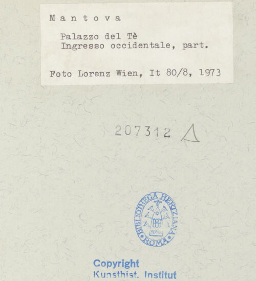 Rückseite von Kunsthistorisches Institut der Universität Wien [https://www.deutsche-digitale-bibliothek.de/content/lizenzen/rv-ez/] Palazzo del Tè - Detail: Säulenkapitell, bh207312_recto. Foto: Lorenz, Wien.