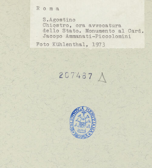 Rückseite von Kühlenthal, Michael [https://www.deutsche-digitale-bibliothek.de/content/lizenzen/rv-ez/] Grabmal des Kardinals Jacopo Ammanati-Piccolomini (+1479) - Detail des Architravs, links, bh207487_recto. Foto.