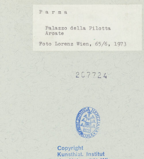 Rückseite von Kunsthistorisches Institut der Universität Wien [https://www.deutsche-digitale-bibliothek.de/content/lizenzen/rv-ez/] Palazzo della PilottaCortile della Pilotta - Arkade, bh207724_recto. Foto: Lorenz, Wien.