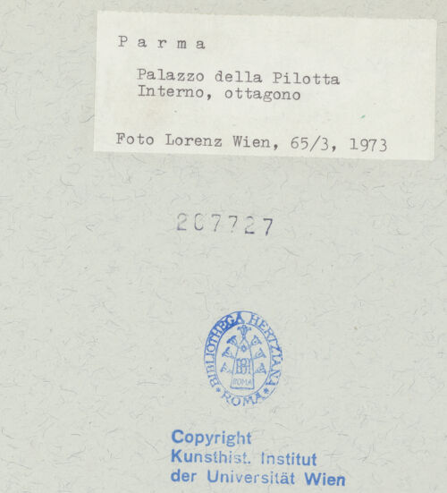 Rückseite von Kunsthistorisches Institut der Universität Wien [https://www.deutsche-digitale-bibliothek.de/content/lizenzen/rv-ez/] Palazzo della PilottaTreppenhaus mit dreiläufiger Ehrentreppe - Ecknische, Detail, bh207727_recto. Foto: Lorenz, Wien.