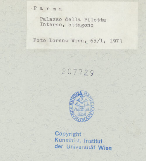 Rückseite von Kunsthistorisches Institut der Universität Wien [https://www.deutsche-digitale-bibliothek.de/content/lizenzen/rv-ez/] Palazzo della PilottaTreppenhaus mit dreiläufiger Ehrentreppe - Kuppel, bh207729_recto. Foto: Lorenz, Wien.