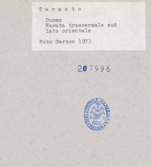 Rückseite von Garton, Tessa [https://www.deutsche-digitale-bibliothek.de/content/lizenzen/rv-ez/] DuomoSüdflanke und Südquerhaus - Südquerhaus von Osten, Detail, bh207996_recto. Foto: Garton, Tessa.