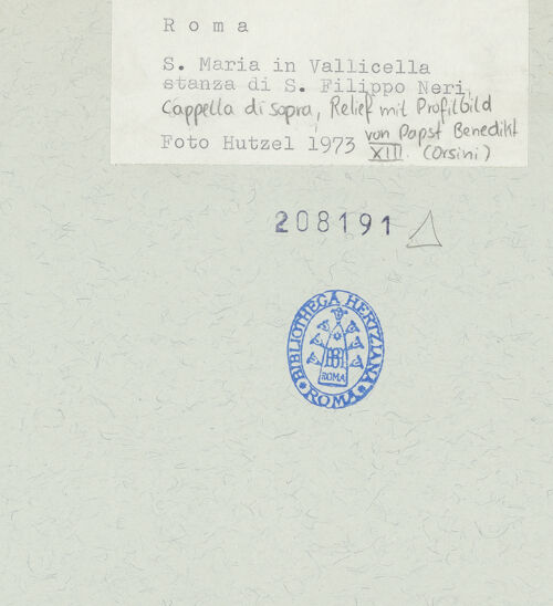 Rückseite von unbekannt [https://www.deutsche-digitale-bibliothek.de/content/lizenzen/rv-ez/] Bildnismedaillon Papst Benedikt XIII. - , bh208191_recto. Foto: Hutzel, Max.