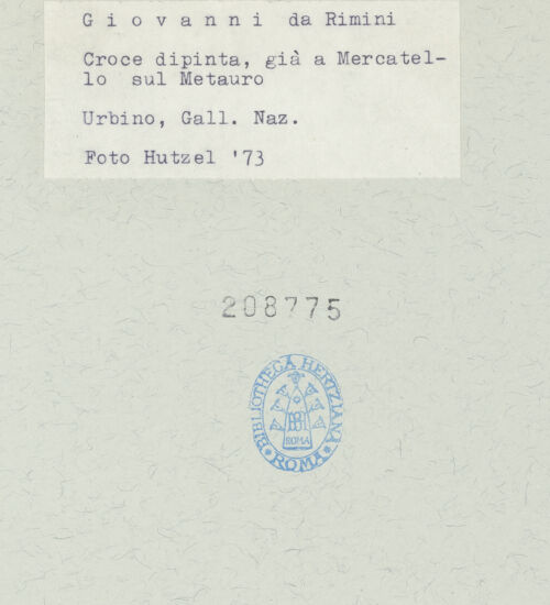 Rückseite von Hutzel, Max [https://www.deutsche-digitale-bibliothek.de/content/lizenzen/rv-ez/] Kreuz - Gesamtansicht (während der Ausstellung in der Galleria Nazionale delle Marche