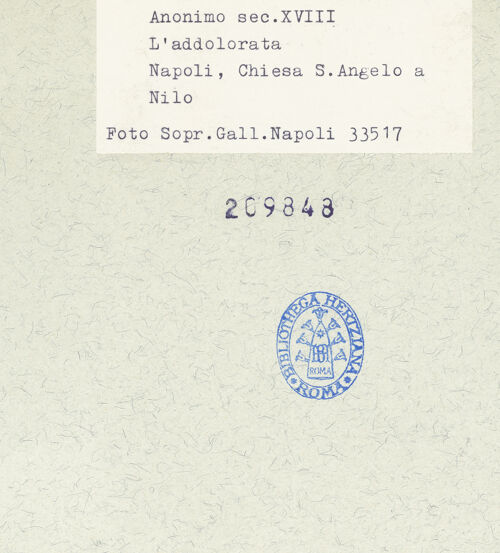 Rückseite von Sopr. BAS NA [https://www.deutsche-digitale-bibliothek.de/content/lizenzen/rv-ez/] Mater Dolorosa - Gesamtansicht, bh209848_recto. Foto.