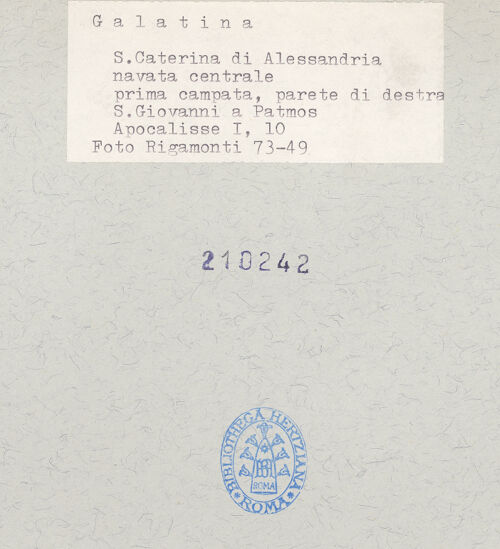 Rückseite von Bibliotheca Hertziana [https://www.deutsche-digitale-bibliothek.de/content/lizenzen/rv-fz/] Zyklus der Apokalypse; HeiligenSüdwand: Apokalypse-Zyklus und HeiligenErstes Register: Johannes auf der Insel Patmos (1, 9-10); die sieben Engel der Gemeinden (1, 9-11; 1, 20); Christus hält sieben Sterne in Händen, aus seinem Mund kommt ein Schwert (1, 12-17); Johannes auf Patmos, die offene Himmelstür und die Posaunenstimme (4, 1) - Johannes auf der Insel Patmos (1, 9-10), bh210242_recto. Foto: Rigamonti.