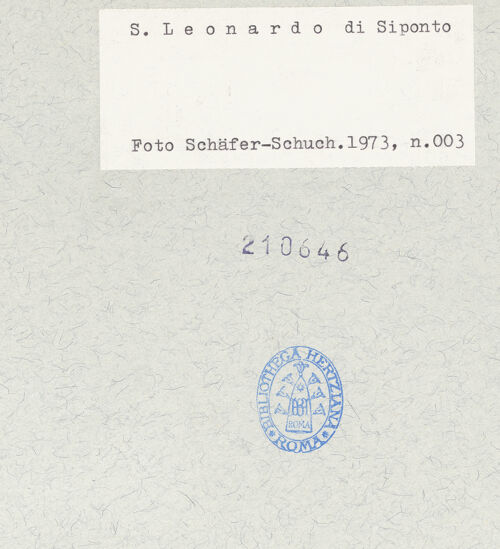Rückseite von Schäfer-Schuchardt, Horst [https://www.deutsche-digitale-bibliothek.de/content/lizenzen/rv-ez/] San Leonardo di SipontoAußenbauOstbau und Apsiden - Nördliche Nebenapsis, Detail, bh210646_recto. Foto: Schäfer-Schuchardt, Horst.