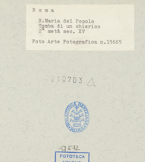 Rückseite von Arte Fotografica [https://www.deutsche-digitale-bibliothek.de/content/lizenzen/rv-ez/] Grabplatte eines Klerikers - , bh210703_recto. Foto.