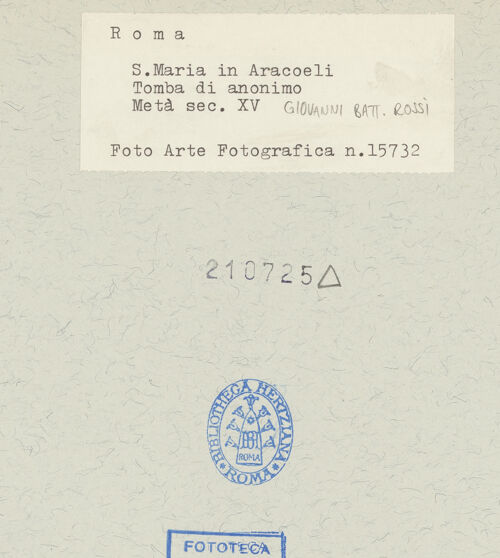 Rückseite von Arte Fotografica [https://www.deutsche-digitale-bibliothek.de/content/lizenzen/rv-ez/] Grabplatte des Giovanni Battista Rossi (gest. 1489) - , bh210725_recto. Foto.