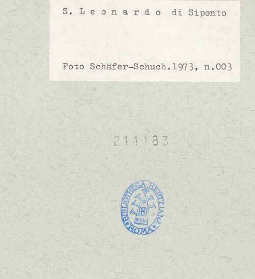 Rückseite von Schäfer-Schuchardt, Horst [https://www.deutsche-digitale-bibliothek.de/content/lizenzen/rv-ez/] San Leonardo di SipontoAußenbauNordfassade - Teilansicht von Nordwesten, bh211183_recto. Foto: Schäfer-Schuchardt, Horst.