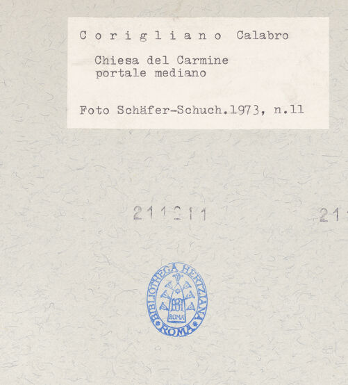 Rückseite von Schäfer-Schuchardt [https://www.deutsche-digitale-bibliothek.de/content/lizenzen/rv-ez/] HauptportalZwölf musizierende Engel - Rechte Archivoltenhälfte, Detail: drei muszierende Engel, bh211211_bh211215_recto. Foto: Schäfer-Schuchardt.