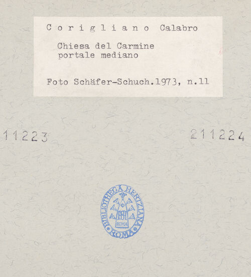 Rückseite von Schäfer-Schuchardt [https://www.deutsche-digitale-bibliothek.de/content/lizenzen/rv-ez/] Hauptportal - Gesamtansicht, bh211223_bh211224_recto. Foto: Schäfer-Schuchardt.