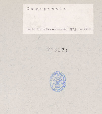 Rückseite von Schäfer-Schuchardt, Horst [https://www.deutsche-digitale-bibliothek.de/content/lizenzen/rv-ez/] Castello di Lagopesole - Gewölbe (Ausgrabung in der Umgebung des Schlosses?), bh213271_recto. Foto: Schäfer-Schuchardt, Horst.