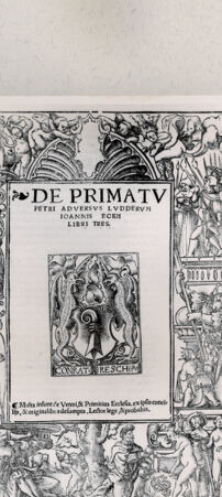 Rückseite von  [http://creativecommons.org/publicdomain/mark/1.0/] ... - , bh216551. Foto.