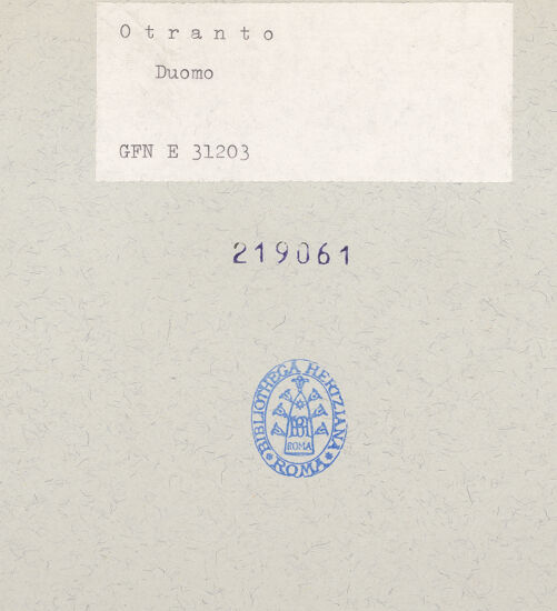 Rückseite von ICCD [https://www.deutsche-digitale-bibliothek.de/content/lizenzen/rv-ez/] CattedraleSüdseitenschiff und Pfeiler der südlichen Arkade - Blick von Südwesten, bh219061_recto. Foto.