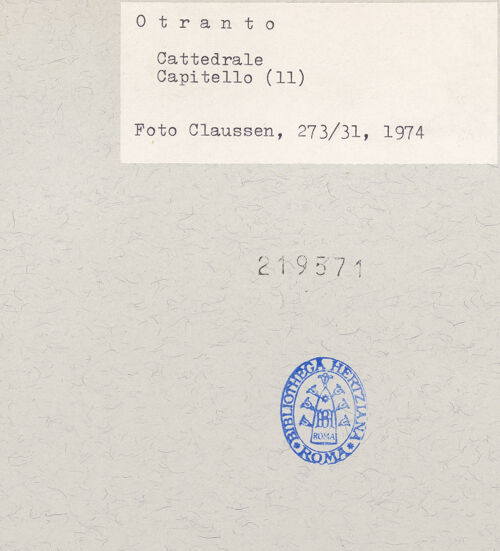 Rückseite von Claussen, Peter Cornelius [https://www.deutsche-digitale-bibliothek.de/content/lizenzen/rv-fz/] Kapitelle der SüdarkadeKapitell 5 - Gesamtansicht, bh219571_recto. Foto: Claussen, Peter Cornelius.