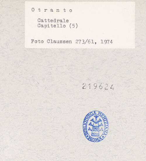 Rückseite von Claussen, Peter Cornelius [https://www.deutsche-digitale-bibliothek.de/content/lizenzen/rv-fz/] Kapitelle der NordarkadeKapitell 4 - Detail, bh219624_recto. Foto: Claussen, Peter Cornelius.