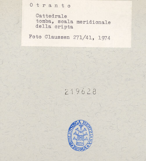 Rückseite von Claussen, Peter Cornelius [https://www.deutsche-digitale-bibliothek.de/content/lizenzen/rv-fz/] CattedraleKrypta - Südlicher Treppenaufgang: Dekoration der Arkosol, bh219628_recto. Foto: Claussen, Peter Cornelius.