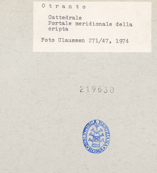 Rückseite von Claussen, Peter Cornelius [https://www.deutsche-digitale-bibliothek.de/content/lizenzen/rv-fz/] CattedraleKrypta - Südlicher Treppenaufgang, Zugangsbogen, bh219630_recto. Foto: Claussen, Peter Cornelius.