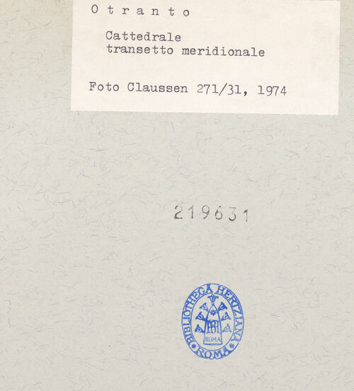 Rückseite von Claussen, Peter Cornelius [https://www.deutsche-digitale-bibliothek.de/content/lizenzen/rv-fz/] CattedraleQuerhaus, Mittelapsis und Ostkapellen - Vierung und Südquerhaus von Norden, bh219631_recto. Foto: Claussen, Peter Cornelius.