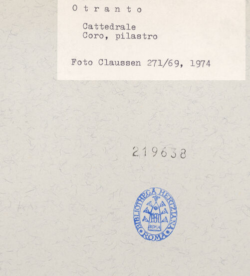 Rückseite von Claussen, Peter Cornelius [https://www.deutsche-digitale-bibliothek.de/content/lizenzen/rv-fz/] CattedraleQuerhaus, Mittelapsis und Ostkapellen - Südöstlicher Pfeiler der Vierung, Detail, bh219638_recto. Foto: Claussen, Peter Cornelius.