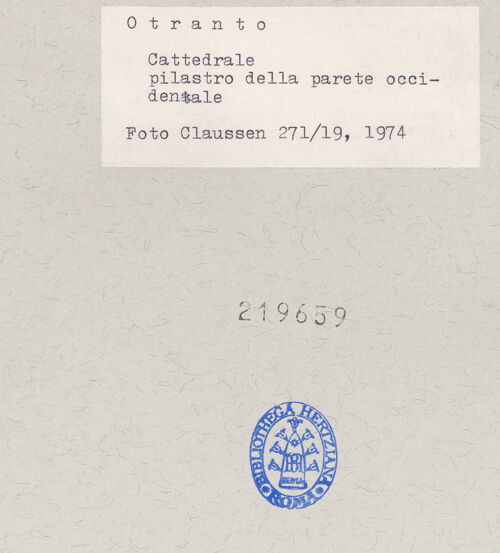 Rückseite von Claussen, Peter Cornelius [https://www.deutsche-digitale-bibliothek.de/content/lizenzen/rv-fz/] CattedraleNordseitenschiff und Pfeiler der nördlichen Arkade - Nordwestlicher Wandpfeiler, bh219659_recto. Foto: Claussen, Peter Cornelius.