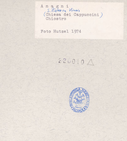 Rückseite von Hutzel, Max [https://www.deutsche-digitale-bibliothek.de/content/lizenzen/rv-ez/] Dekoration des KreuzgangsMadonna zwischen zwei Heiligen (Antonius Abbas und Franziskus?) - Gesamtansicht, bh220010_recto. Foto: Hutzel, Max.