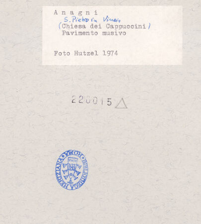 Rückseite von Hutzel, Max [https://www.deutsche-digitale-bibliothek.de/content/lizenzen/rv-ez/] Fußboden des Presbyteriums - Detail, bh220015_recto. Foto: Hutzel, Max.